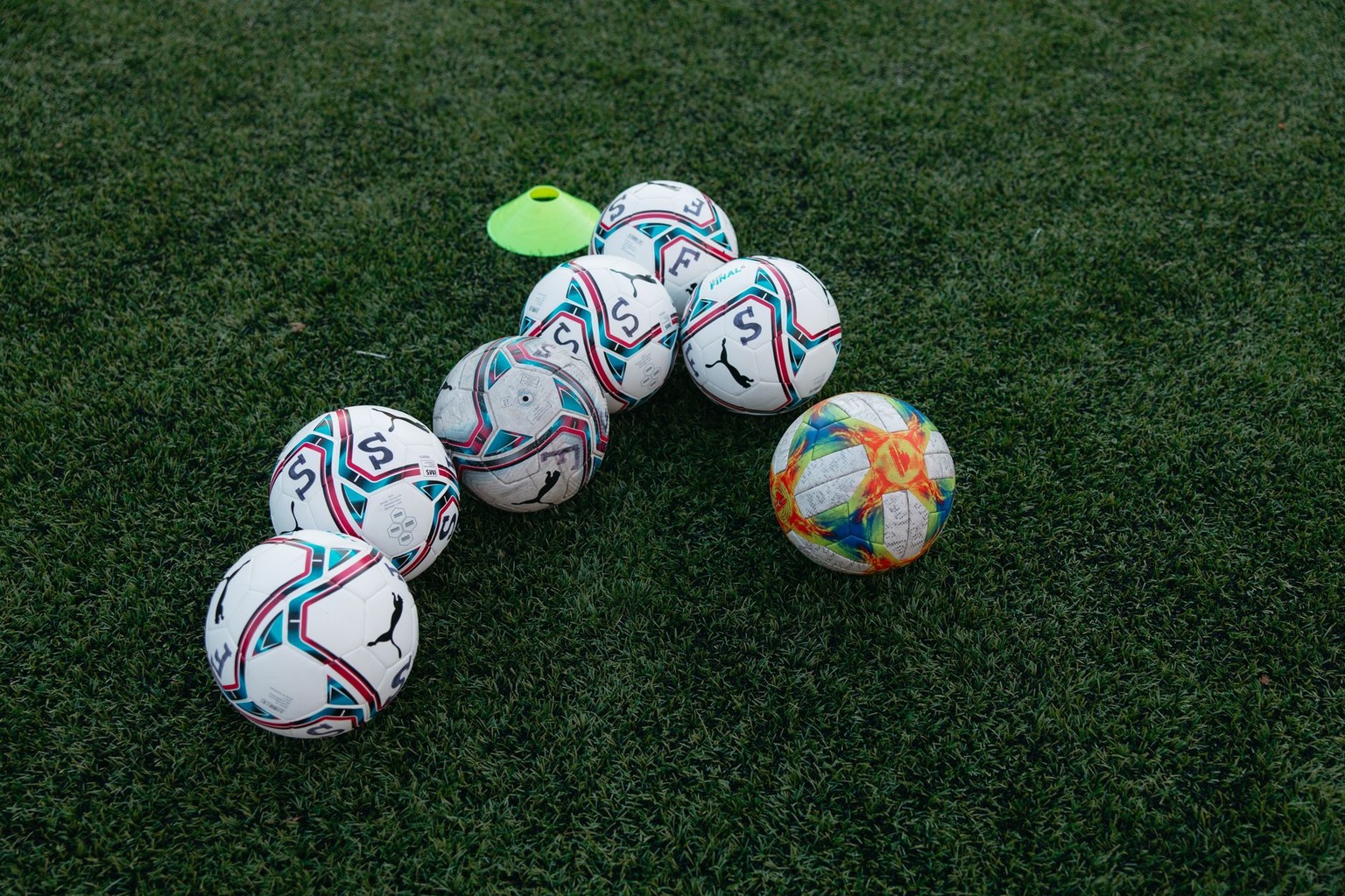 Defensive midfield roles — Developing Passing Accuracy Under Pressure Defensive midfield roles — Developing Passing Accuracy Under Pressure