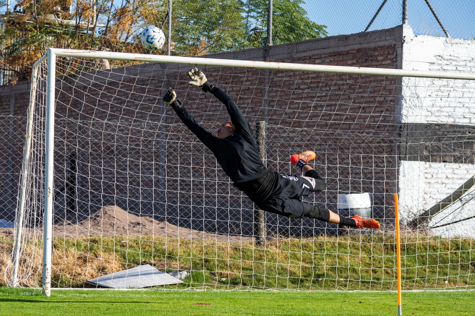 Goalkeeper distribution — Build consistency in long throws and goal kicks Goalkeeper distribution — Build consistency in long throws and goal kicks